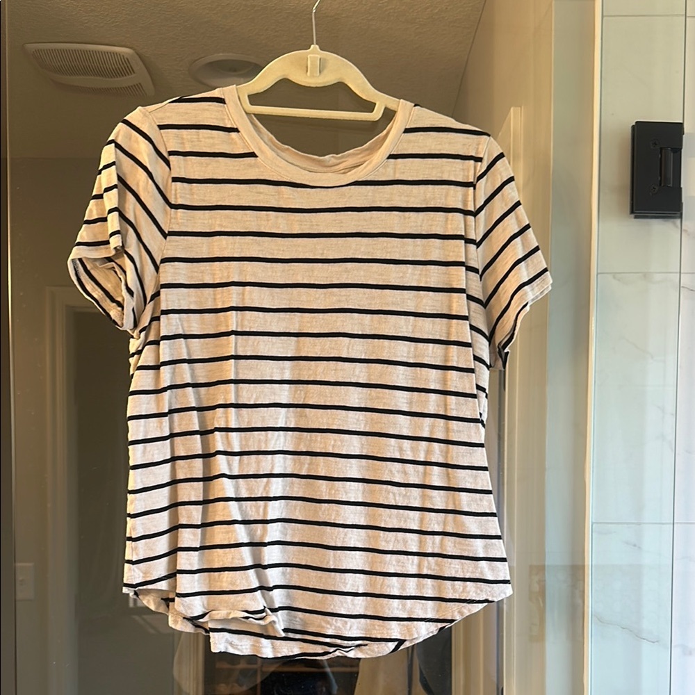 Old Navy Black and Cream Short Sleeve Tee